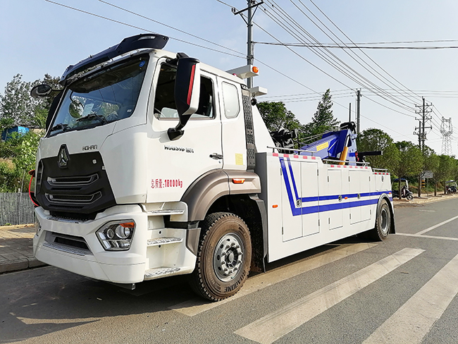 國(guó)六單橋重汽豪瀚拖吊聯體清障車