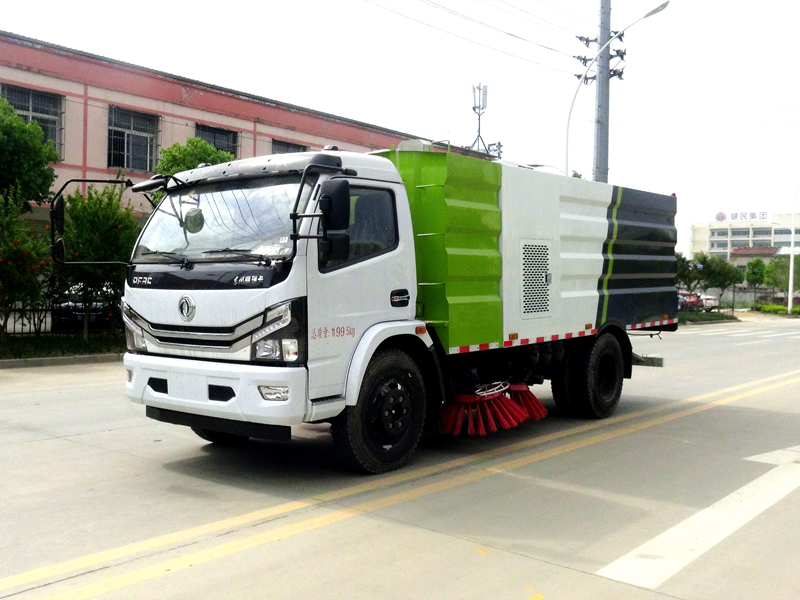 東風大多利卡掃路車國(guó)VI