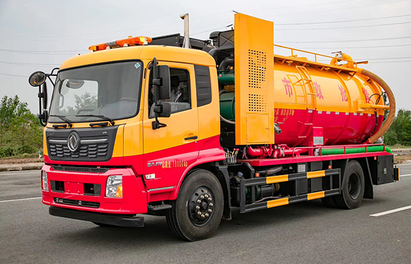 天錦副發(fā)抽淤泥河道(dào)清理車